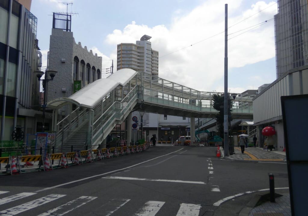上福岡駅東口駅前広場整備工事、歩道橋の完成間近か？