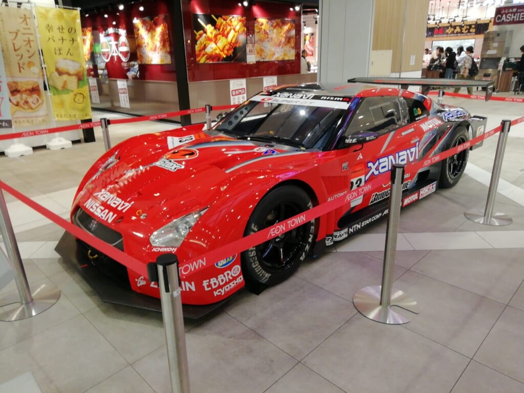 イオンタウンに展示されているスポーツカー