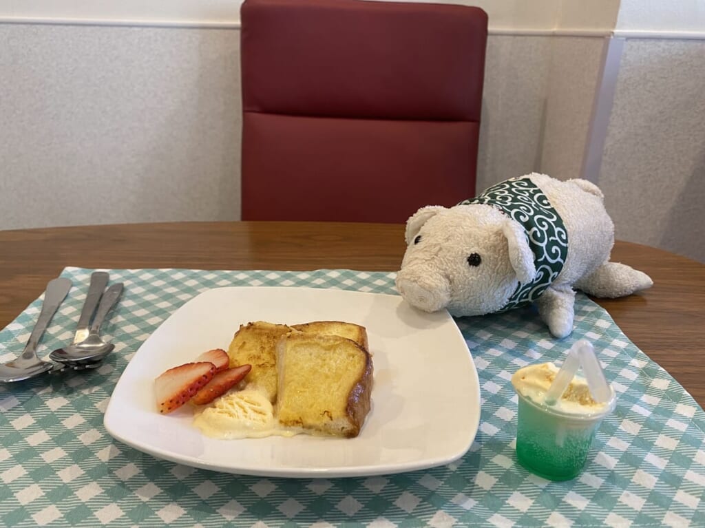 TONKIES Cafe店内