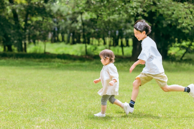 子どもが遊ぶ様子