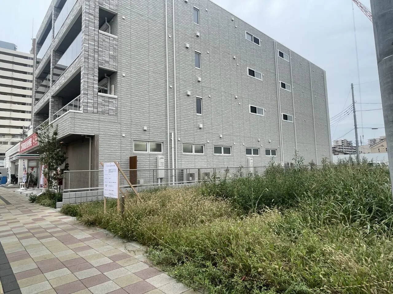 鶴瀬駅東口のビル建築予定地