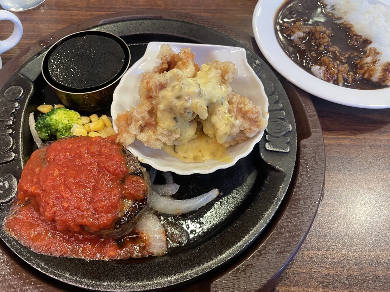 TOMATO&ONION弾丸ハンバーグランチ