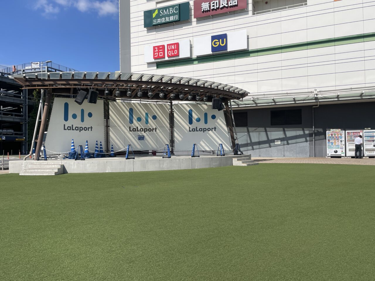 ららぽーと富士見屋外広場