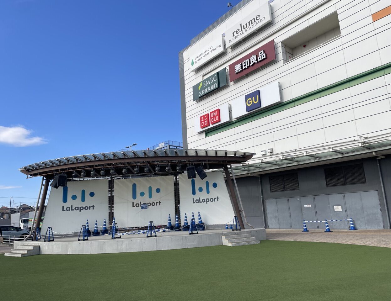 ららぽーと富士見屋外広場