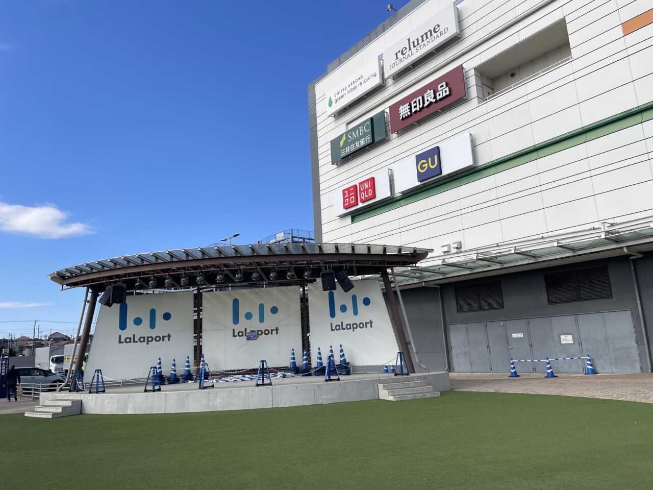 ららぽーと富士見屋外広場