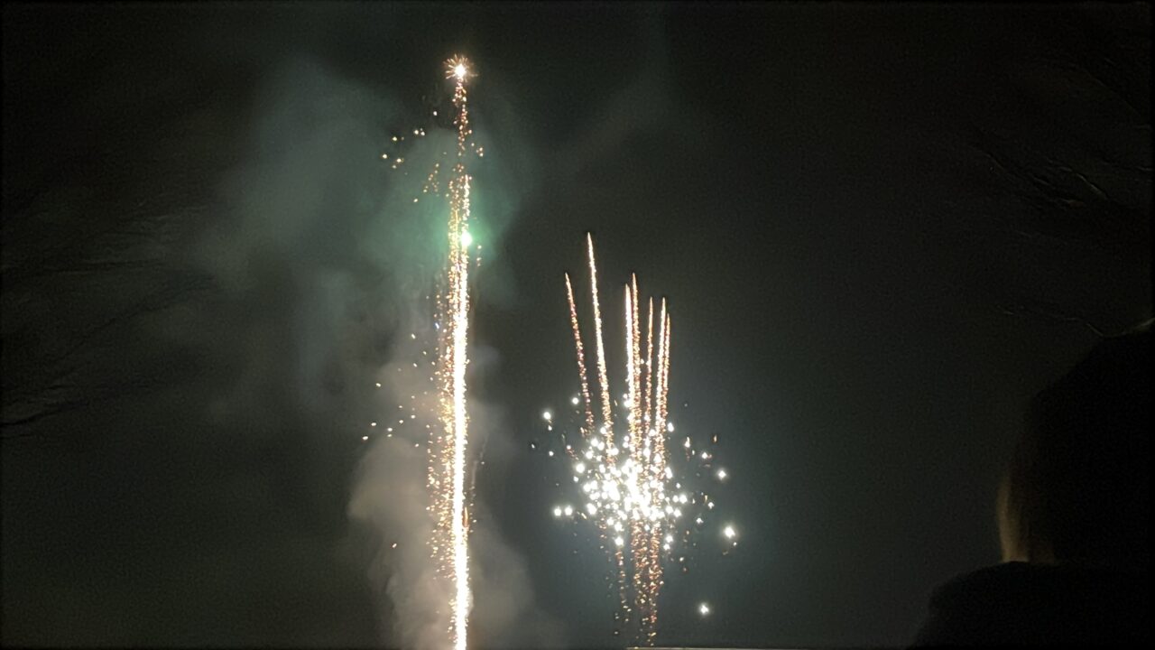 サンタ花火事業