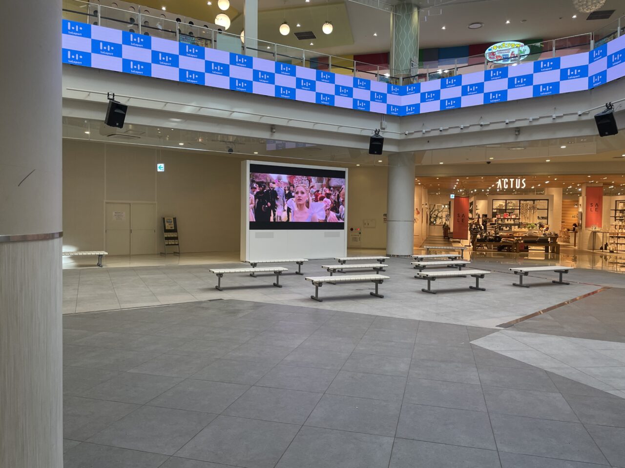 ららぽーと富士見屋内広場