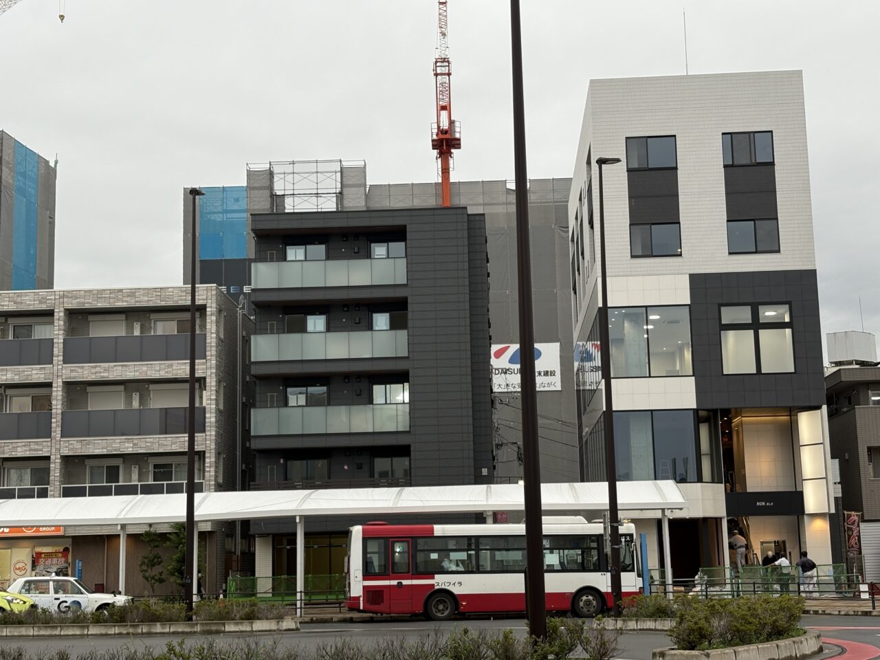 鶴瀬駅東口